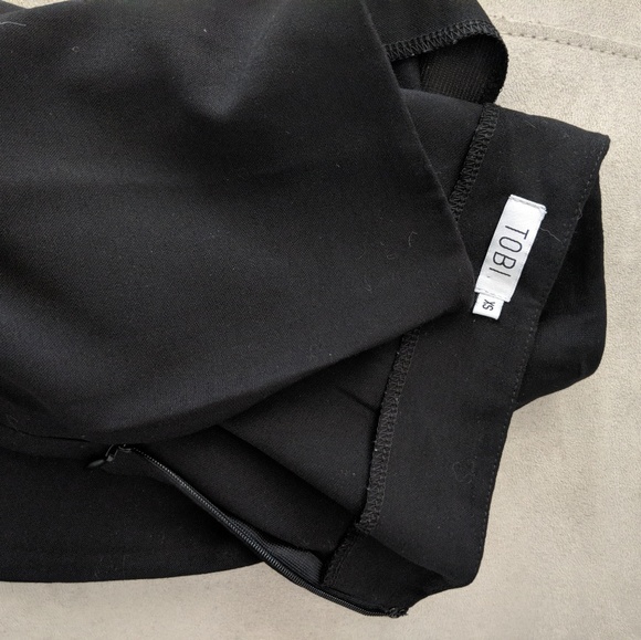 NWOT- MINi SKIRT- XS, Black, lace trimmed bottom - Picture 5 of 7